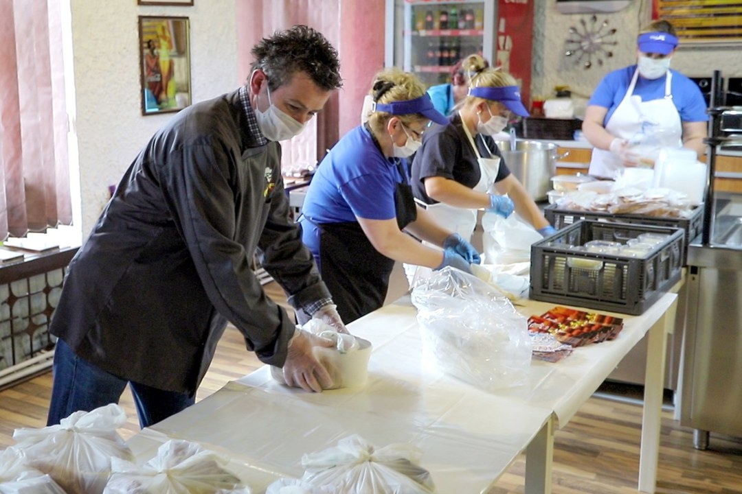 50 warm meals per day for healthcare workers