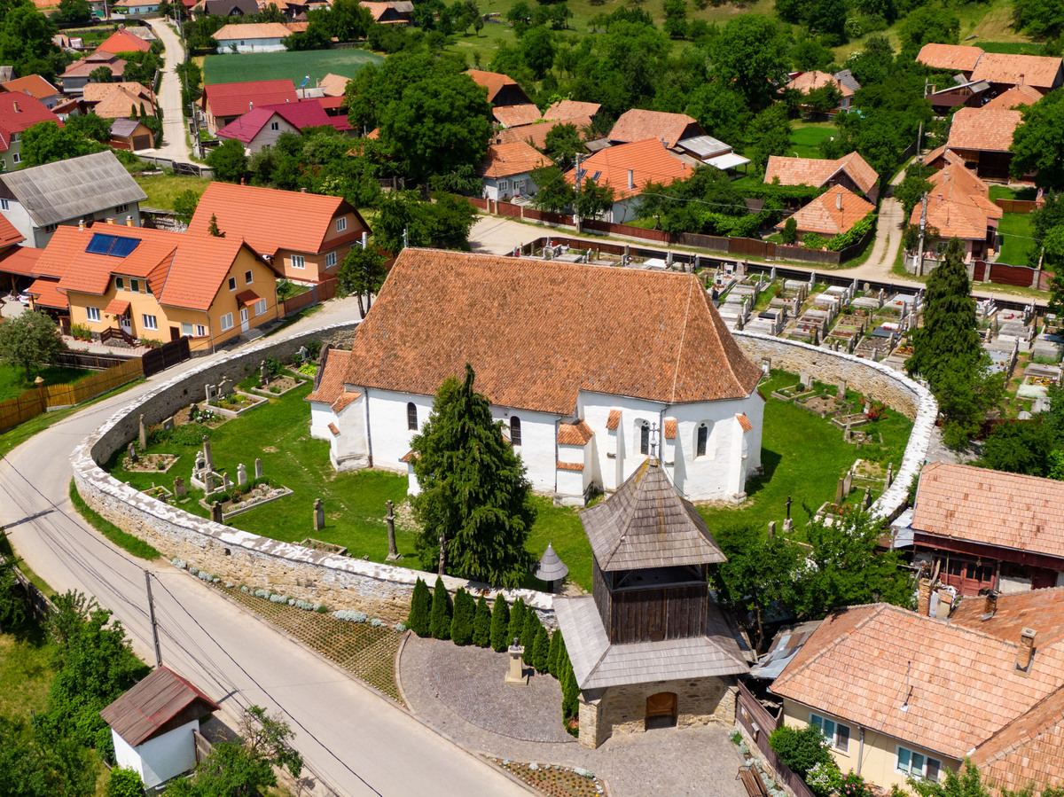 The fortified Saint Emeric roman-catholic church of Ghelinţa